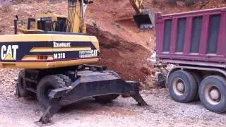 CAT  M318
