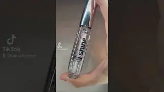 Essence Extreme Shine Volume Lipgloss