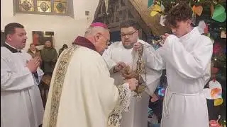 Pasterka w katedrze - procesja do żłóbka i fragment z Martyrologium Kościoła Rzymskiego
