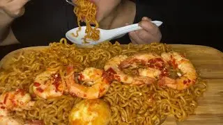 eating spicy ramen with shrimps/mukbang/asmr
