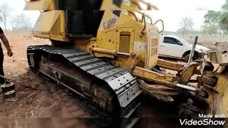 Como esticar a esteira da komatsu?