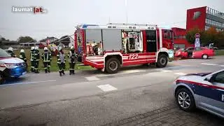 Vier Verletzte: Auto auf Bahn&uuml;bergang in Sattledt mit Almtalbahn kollidiert