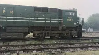 Pakistan ki super fast train in Faisalabad zcu30 6340 43Up shah Hussain express