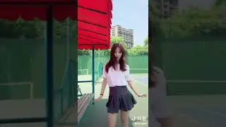 Long leg Chinese girls dancing