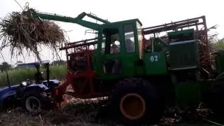 China brand 4 WD sugarcane grab loader working video