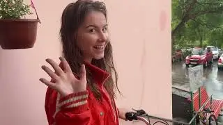 MODEL Inna sport cycling in the rain