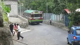 Bus Llegando a La Estancia, El Salvador