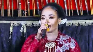 Kleningan sebelum pagelaran wayang kulit / Deny Denko