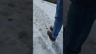 Salsa timing helps to walk safely on the snow😂 #dance neeuw #winter