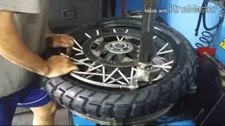 Changing Metzeler Karoo 3 tires for my R1200GSA Liquid Cool.