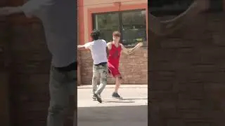 В квартале розыгрыш пошёл не по плану! @TOPNOTCHIDIOTS