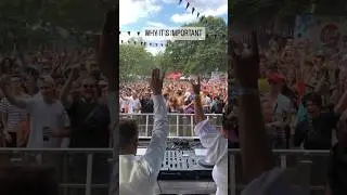 How to use 🎤 like a PRO DJ #dj #festival #djmix