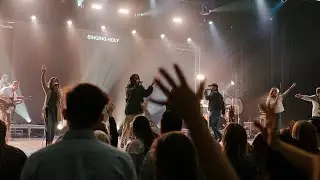 Metro Christmas | Full Service