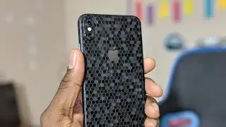iPhone XS Max | Honeycomb Skin from Slickwraps