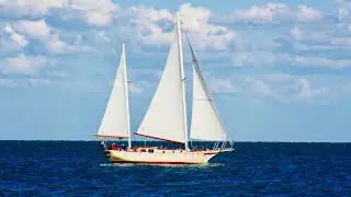 FAST 💨 boat Tour 😜  #sailboat #sail #liveaboardlifestyle #sailing #redmoonsailing