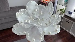 Flor Blanca con Perlas 