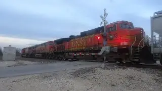 BNSF 4428 North departs North Joshua Siding in Joshua, TX