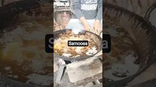 samosa#india#food#instagood #foodie#travel#cr7#messi#viratkohli#live#viralvideo#samosa#biryani#train