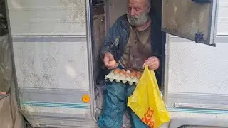 Žarko Hrgić jača kosti jajima.