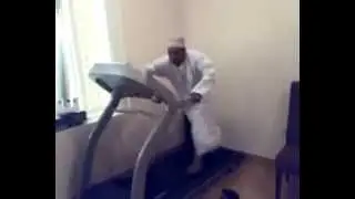 Un musulman sur un tapis roulant