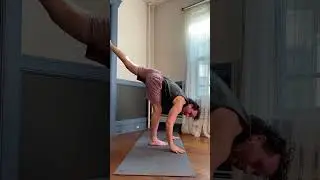 Standing Split &ldquo;how to&rdquo; with variations #fitness #yoga #shorts