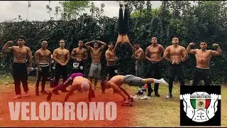 32 AZTECAS, As&iacute; entrenan / Black Bars Sports