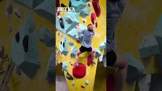 Pogo od Zoe na fiolecie od Łukasza / #bouldering #climbing #rockclimbing #wspinanie #climb