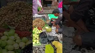 কলকাতার লোকাল বাজারে নানা ধরনের ফল বিক্রি। sabujpata। India Food Market 💯