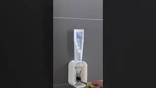 Automatic squeezing toothpaste device.
