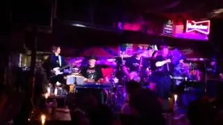 Highway Shadows: Das Duell Gitarre vs. Banjo