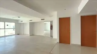 VENTA DE IMPORTANTE OFICINA CON COCHERA CUBIERTA EN BALVANERA C.A.B.A.