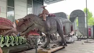 Gengu dinosaurs- Halloween Carnotaurus with pumpkin and scarecrow#dinosaur #animatronic #halloween