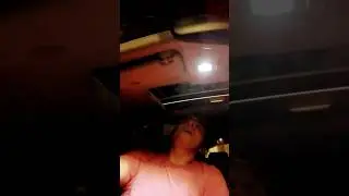 Detr&aacute;s de pantallas 