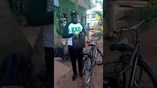 Mgombea anarudisha  fomu kwa Baiskel