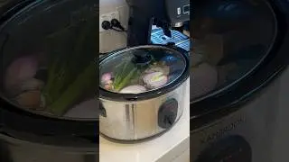 How to make chicken stock in the slow cooker #healthyrecipes #healthyfood #chickenstock