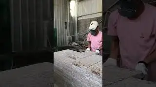 Stone bush hammer machine grind granite surface become like lichi/pineapple surface for outdoor wall
