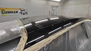 Этап нанесения прозрачного лака на крышу Cupra