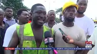 Artisans at Suame Magazine pelt sachet water at Osei Kyei-Mensah-Bonsu's entourage