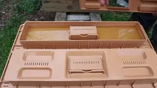 🔵Apimaye hive top feeder and how it works.