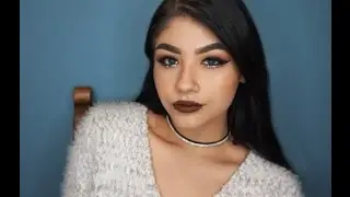 Gold Glitter Eye & Dark Lip