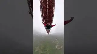 jumping of the Baling River Bridge in Guizhou, China 🇨🇳 #adrenaline #mountains #rain #travel