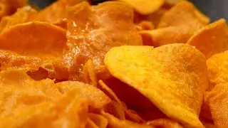 Spr&oslash;de sweet potato chips lavet med temperaturstyring