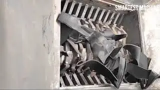 Эта машина сможет перемолоть что угодно. Мясорубка перемалывающая металл и камни.