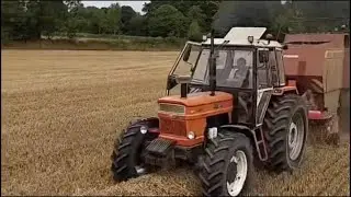 Fiat 1300 DT Super + Hesston 4900 | Une B&ecirc;te de Pressage! 💪🔥