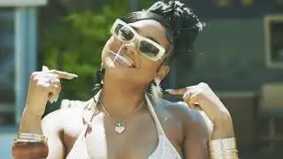 Vinia -  Boss Holiday (Official Video)