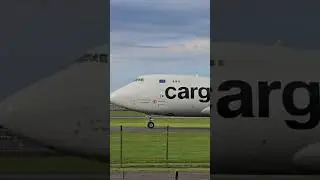 Wave from the Captain of Queen of the Skies Cargolux Boeing 747-4R7F LX-TCV #747 #shorts