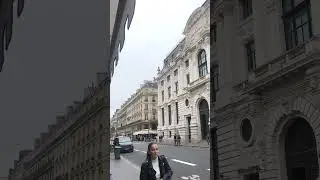 Beautiful old BUILDING in Paris 🇫🇷