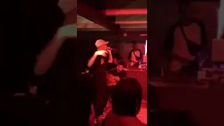 Dela cruz - 4 da manh&atilde;.