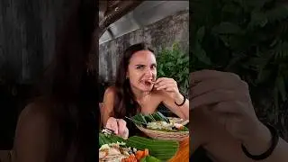 Tourists try &lsquo;Babi Guling&rsquo; for the first time 🇮🇩 #travelvlog #travel #bali