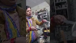Sharda's life is live. Make aata ka tasty halwa and tamatar soop recipe. 